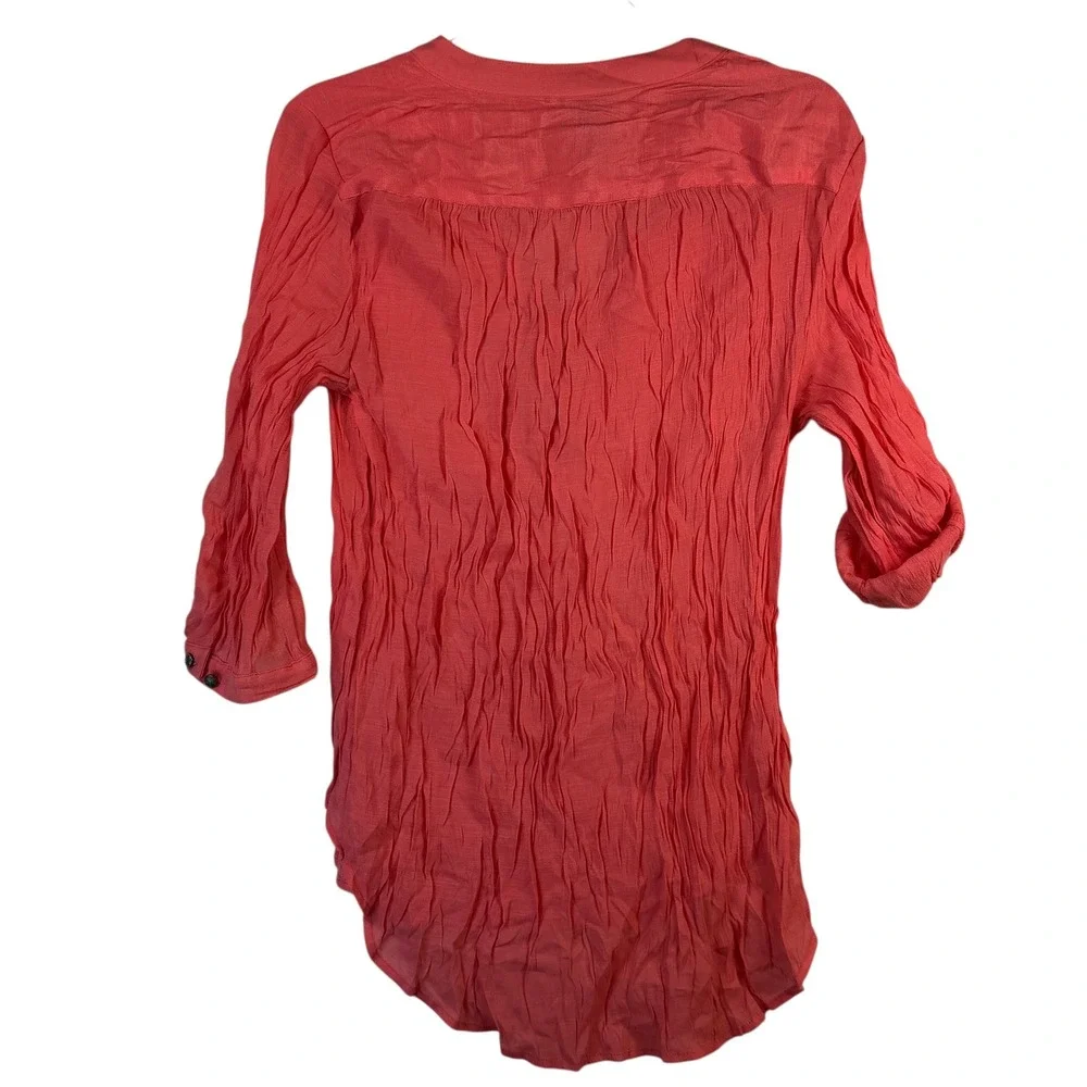 Bit & Bridle‎ Crinkle Tunic Blouse Coral Pink Rayon Blend L Roll Tab Boho - Picture 2 of 6